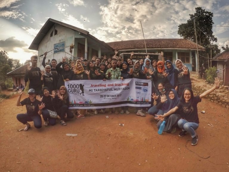 Travelling and Teaching 1000 Guru