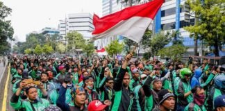 Langgar Aturan, Kominfo Siap Blokir Aplikasi Transportasi Online transportasi online
