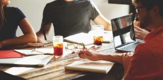 Menyusun Strategi Pemasaran Untuk Startup Pemula Menyusun Strategi Pemasaran bagi startup pemula agar produk dapat diterima di pasaran dan membuahkan hasil yang baik serta menguntungkan pula